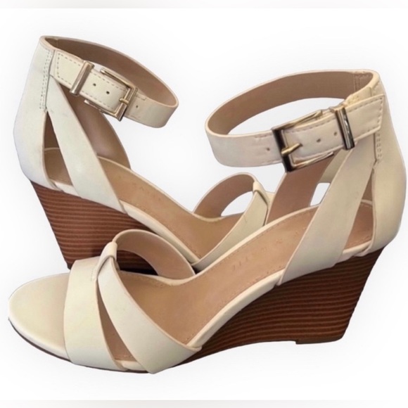Kelly & Katie Shoes - NWOB Kelly & Katie Wedges
